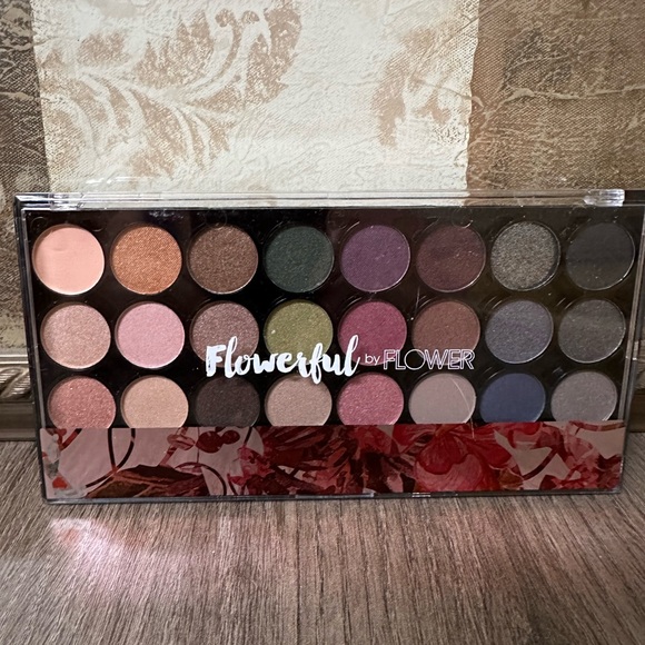 FLOWERFUL EYE SHADOW PALLET BY FLOWER NWOT
24 individual shades to mix - Picture 3 of 5